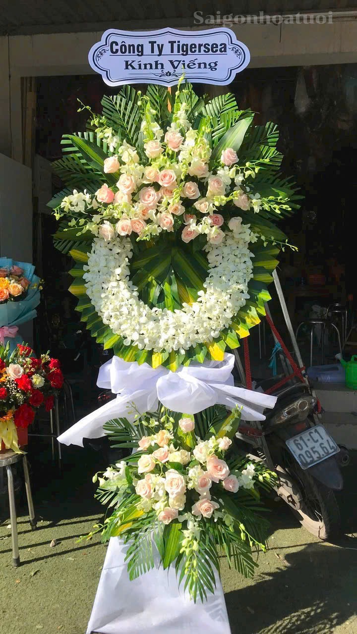 Kệ hoa chia buồn, lẵng hoa viếng đám tang, kệ viếng chia buồn, thành kính phân ưu, vòng chia buồn sang trọng
